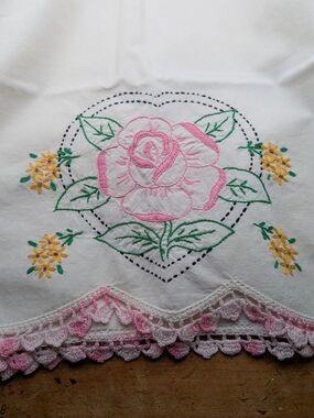 1940s Embroidered Pink Rose Lace Scalloped Pillowcases (Set Of 2)